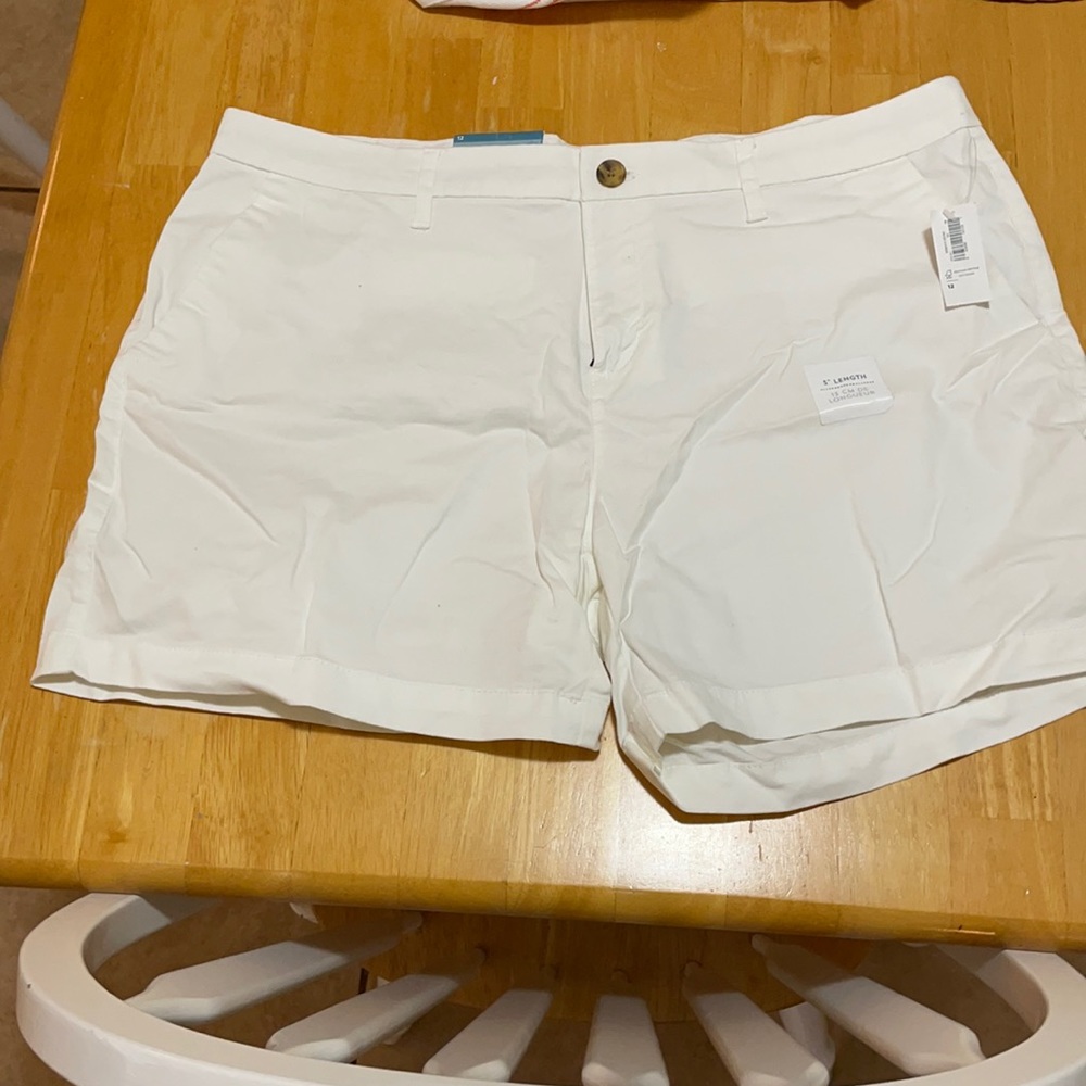 Old navy white 5 inch seam shorts